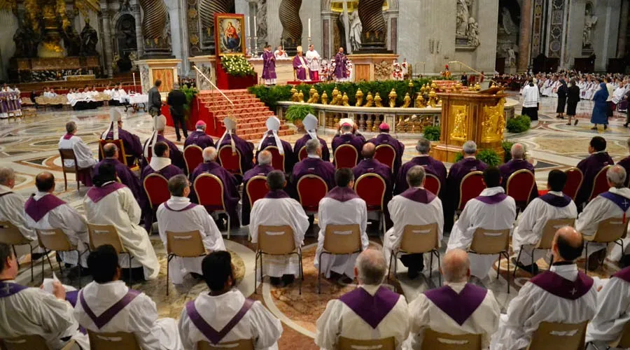 La Misa celebrada esta mañana en la Basílica de San Pedro por el inicio del Año de la Vida Consagrada (Foto Petrik Bohumil / ACI Prensa)?w=200&h=150