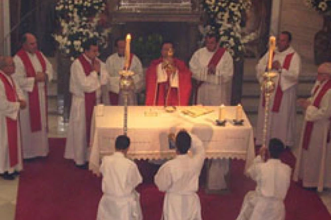 Vaticano desmiente cambio drástico en reforma litúrgica