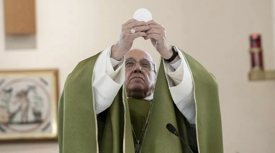 El Papa Francisco celebrando Misa. Foto: Vatican Media / ACI