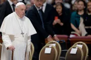 Agravamiento de dolor en la rodilla obliga al Papa Francisco a cambiar su agenda