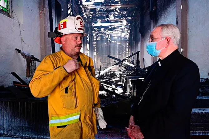 Iglesia de Misión fundada por San Junípero Serra es dañada gravemente por incendio