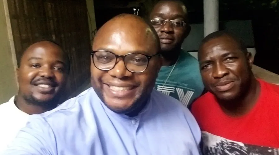 Primer selfie de los misioneros claretianos liberados en Camerún (2018) / Crédito: Congregación de los Misioneros Hijos del Inmaculado Corazón de María  ?w=200&h=150
