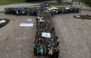 Ju00f3venes en la Misa de envu00edo misionero. Cru00e9dito: Universidad Catu00f3lica de Chile 