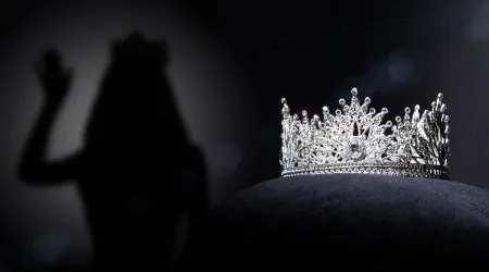 Sacerdotes critican discurso “trans” en Miss Universo: “La mentira no prevalecerá”