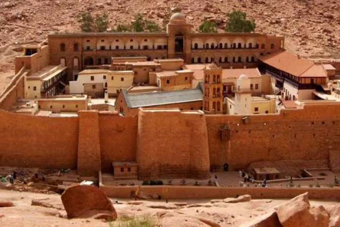 Estado Islámico ataca puesto de control cercano a monasterio en Egipto