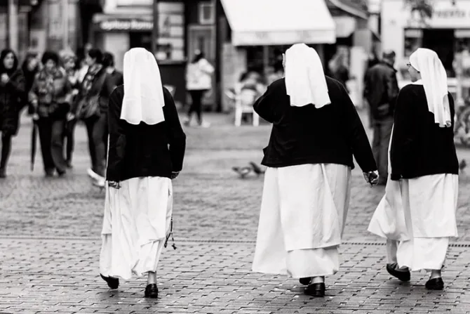 Arzobispado de Santiago aclara que monjas de la India no fueron retenidas en convento