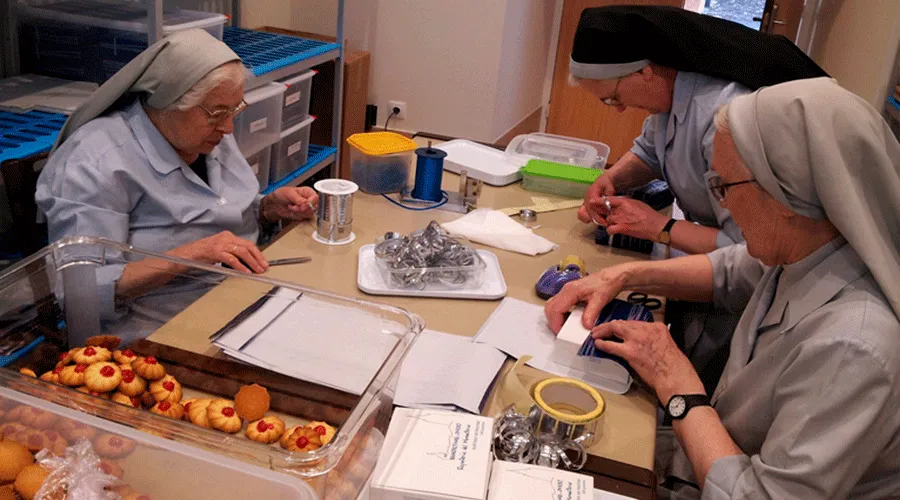Monjas benedictinas de Oviedo preparando pasteles / Crédito: Monasterio de San Pelayo