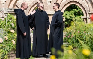 Monjes benedictinos. Cru00e9dito: Abadu00eda de Silos 