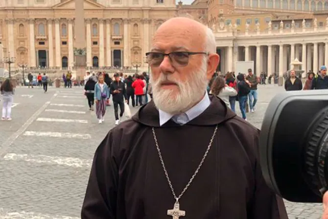 Mons. Aós llegó a Roma: Espero que el Papa me pueda dar alguna orientación 