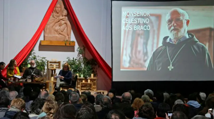 Mons. Celestino Aós en encuentro del Movimiento Schöenstatt. Crédito: Comunicaciones Arzobispado De Santiago
