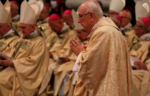 Mons. Vérgez Alzaga en una ceremonia en el Vaticano. Foto: ACI Prensa 