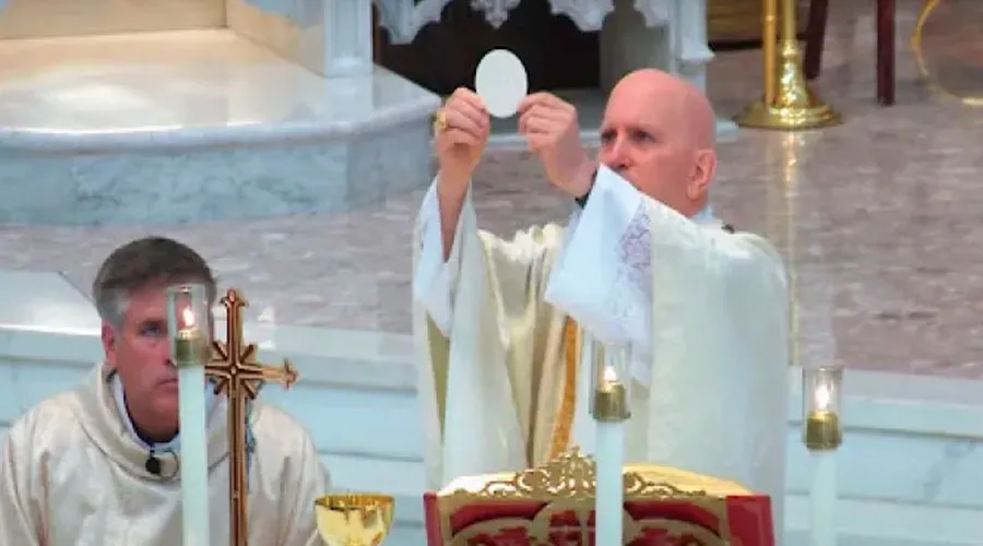 Mons. Samuel Aquila. Crédito: Arquidiócesis de Denver (captura de video)