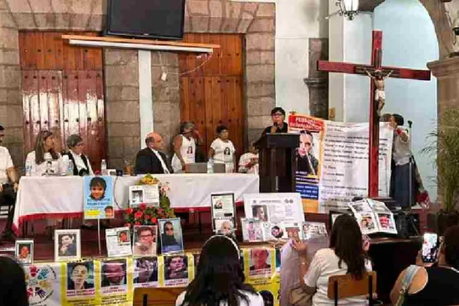 Arquidiócesis reza con madres de desaparecidos en México