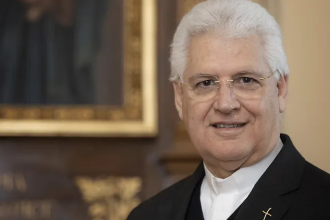 Tenemos que ponernos al lado de las víctimas, dice Obispo Auxiliar electo de Santiago
