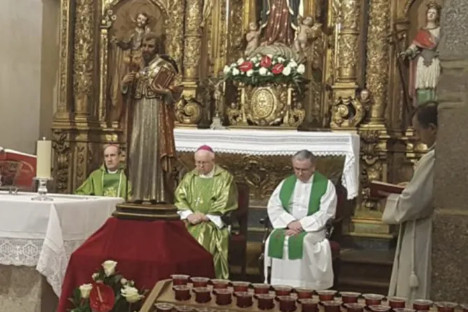 Obispo bendice imagen peregrina de Santiago para preparar Año Santo Compostelano 2021