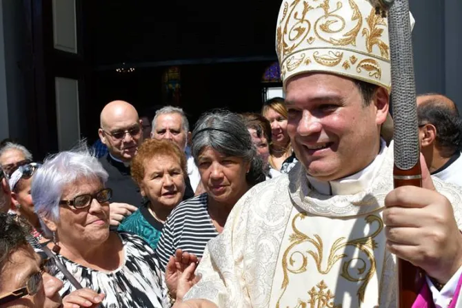 Consagran al obispo católico más joven de América Latina [FOTOS y VIDEO]