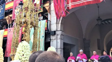 Arzobispo de Toledo en procesión del Corpus Christi:  Amad a los demás como lo hizo Cristo