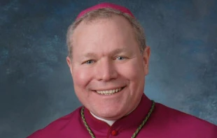 Mons. Edward Burns / Diu00f3cesis de Dallas  