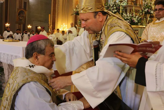 VIDEO Y FOTOS: Imponen el Palio al nuevo Arzobispo de Morelia