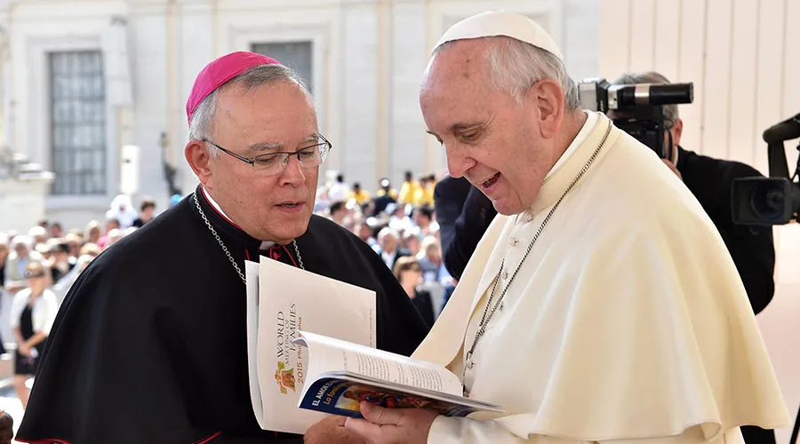Papa Francisco con Mons. Charles Chaput / Foto: Facebook Archbishop Charles J. Chaput?w=200&h=150
