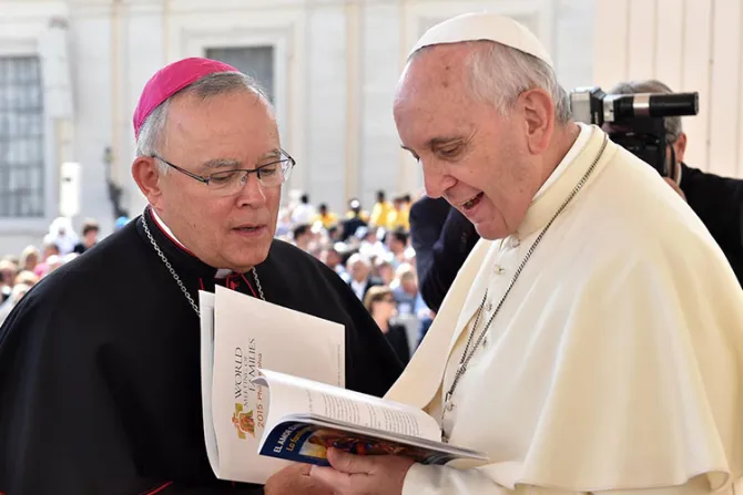 Mons. Chaput: Es un gran error encasillar palabras del Papa como liberales o conservadoras