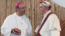Mons. David Martínez, secretario general para el Sínodo de la Amazonía, y el Papa Francisco durante su visita al Perú. Crédito: Eduardo Berdejo (ACI)