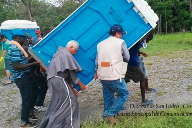 Obispo predica la misericordia con el ejemplo y resuelve drama de migrantes