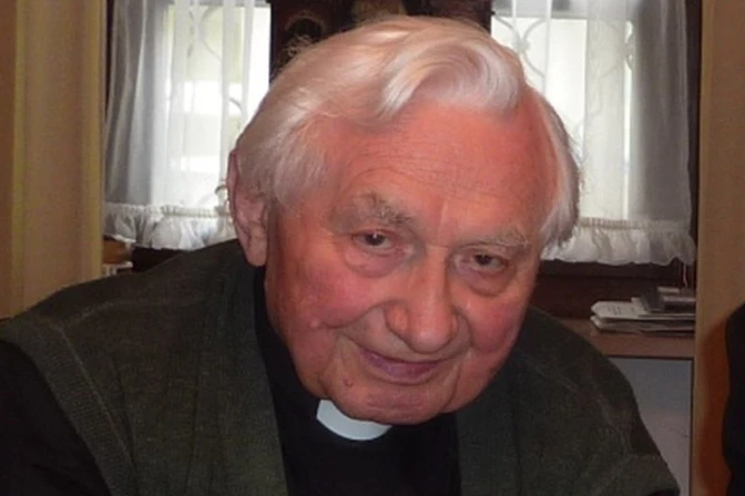 ¿Es verdad que el hermano de Benedicto XVI encubrió abusos contra más de 500 menores?