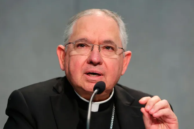 “Necesitamos mostrar a los jóvenes cómo es la santidad”, exhorta Arzobispo al Sínodo