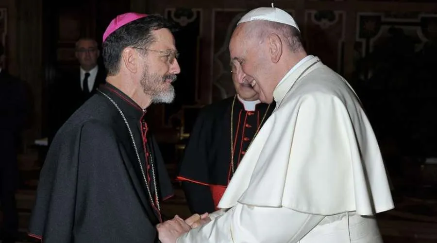 Papa Francisco y Mons. Luiz Fernando Lisboa. Crédito. ACI Digital.
