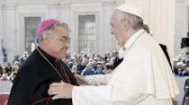 Mons. Marcello Semeraro con el Papa Francisco. Foto: Vatican Media