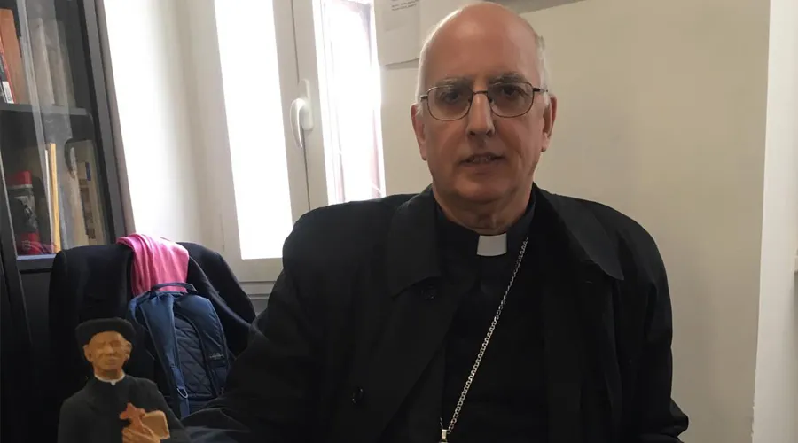 Obispo argentino regala imagen del Santo Cura Brochero a ACI Prensa