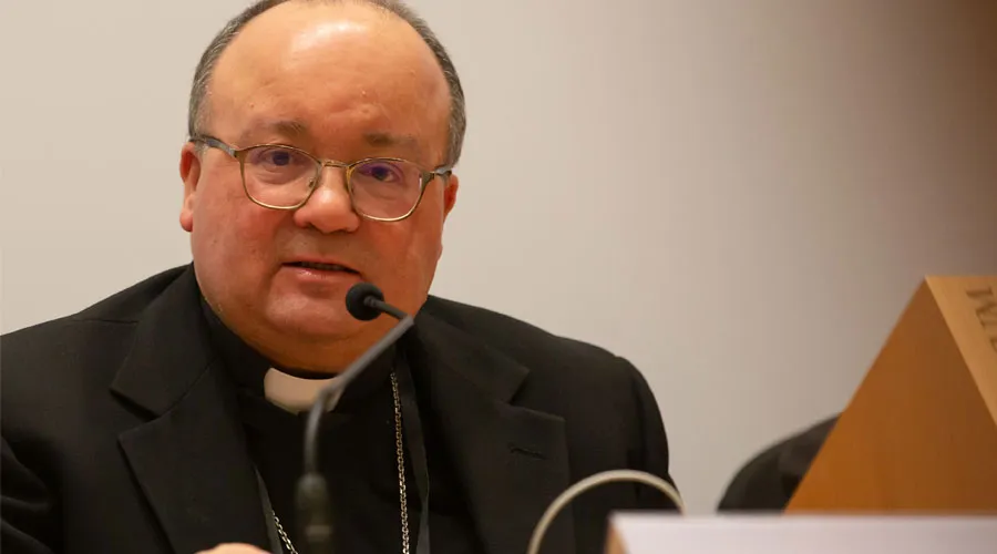 Mons. Scicluna: Una persona peligrosa para los menores no puede ejercer el sacerdocio