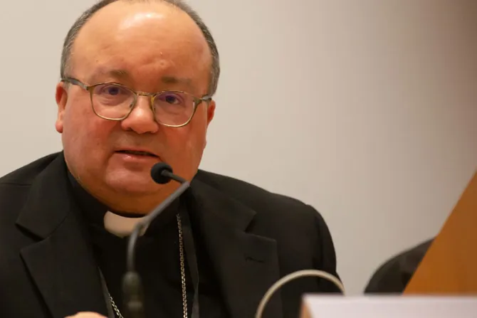 Mons. Scicluna: Una persona peligrosa para los menores no puede ejercer el sacerdocio