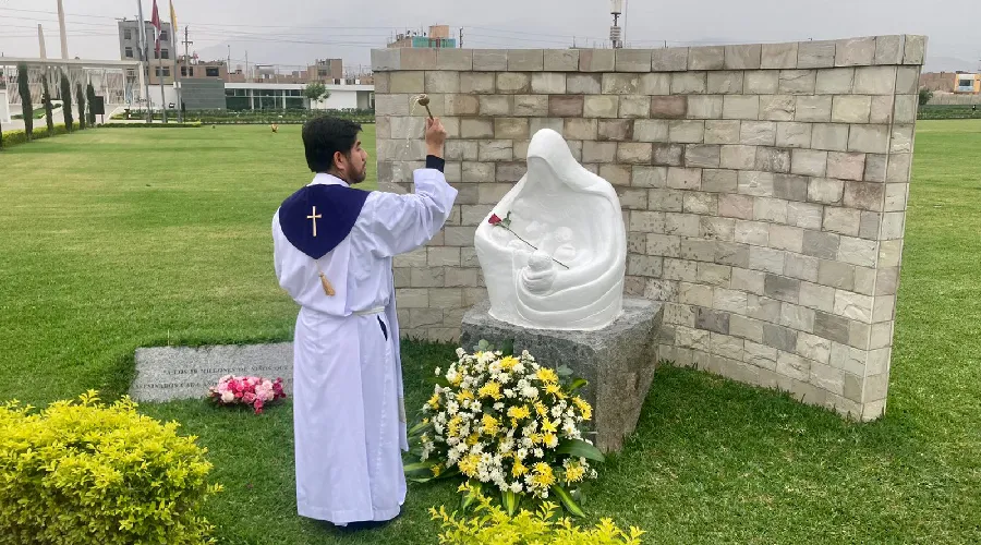 Inauguración del décimo memorial en honor a los niños no nacidos en Perú. Crédito: Cortesía de Andrés Denegri?w=200&h=150