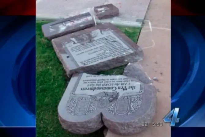 [VIDEO] Destruyen monumento de los Diez Mandamientos en Oklahoma