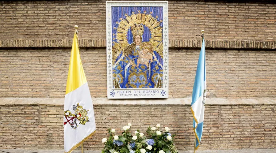 Mosaico de Nuestra Señora del Rosario, Patrona de Guatemala, en los Jardines Vaticanos / Foto: Daniel Ibáñez (ACI Prensa)