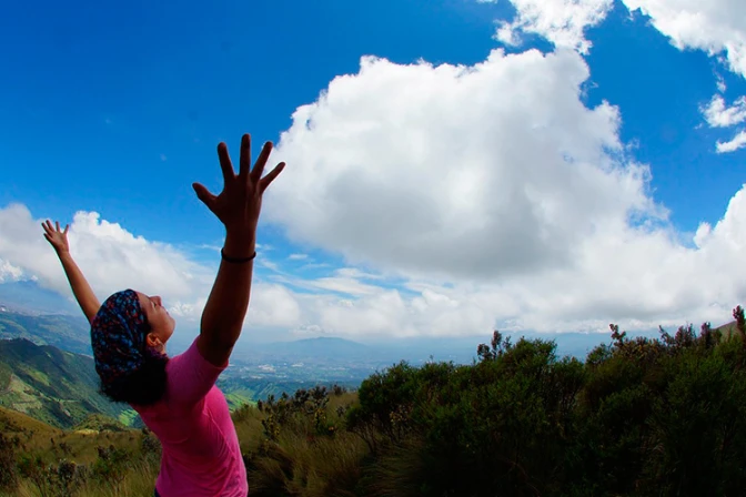 Obispo advierte: No confundan al Espíritu Santo con “energía anónima”