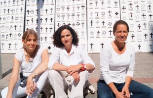 Mujeres de blanco / Foto: Bu00e1rbara Bustamante (ACI Prensa) 