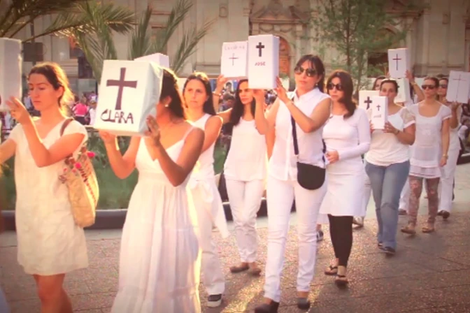 Mujeres rogarán por la vida en Plaza San Pedro antes de encuentro de Bachelet con el Papa