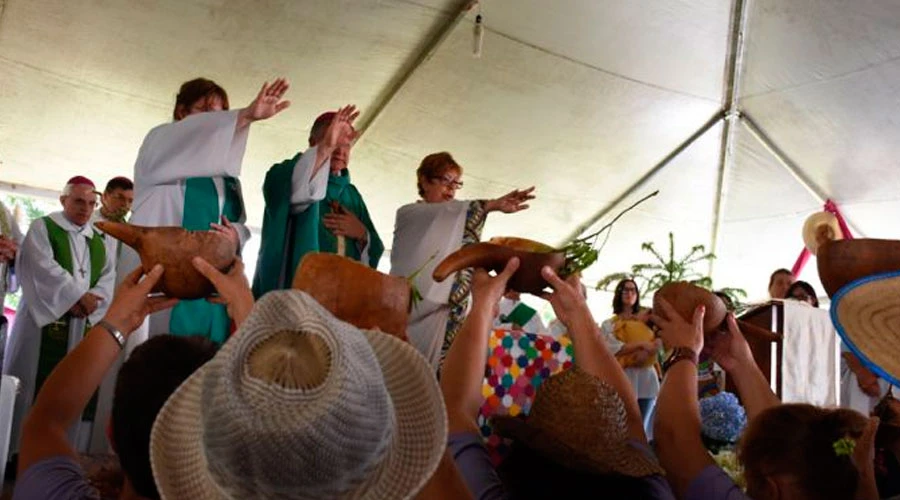 Mujeres concelebrando Misa en Brasil - Foto: FacebookRomariaTerra?w=200&h=150