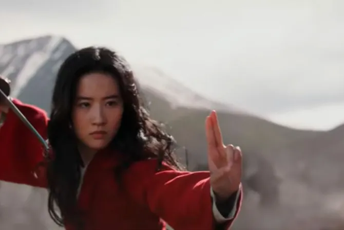 Critican a Disney por filmar “Mulan” en región china donde obligan a mujeres a abortar