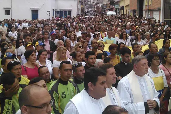 [FOTOS] Venezuela: Multitudinaria Misa tras ataque a seminaristas en Mérida