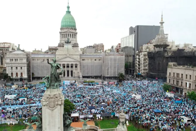 #LaMayoríaCeleste: Multitud de argentinos dice sí a la vida y no al aborto