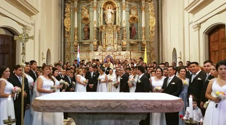 Mu00e1s de 100 parejas dejan la convivencia y se casan por la Iglesia en Paraguay
