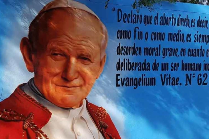 Añaden pintura de San Juan Pablo II a mural provida en México [VIDEO]