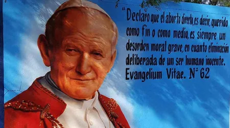 Añaden pintura de San Juan Pablo II a mural provida en México [VIDEO]