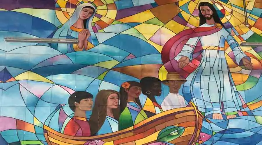 Mural tipo vitral de la JMJ Panamá / Foto: María Teresa Rodríguez - Taller de Arte