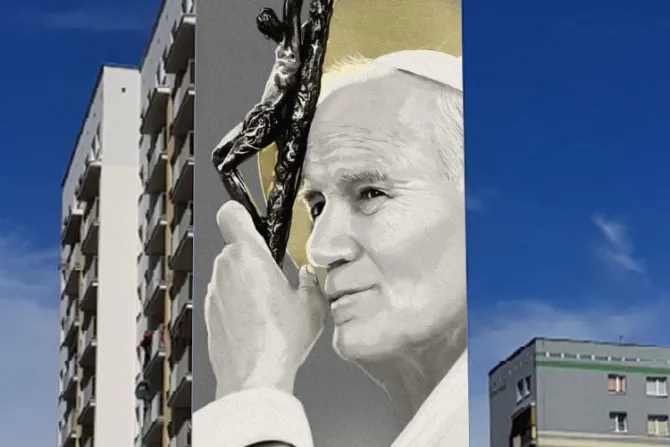 Inauguran mural gigante de San Juan Pablo II por su centenario