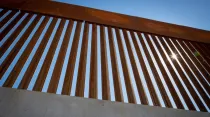 Muro fronterizo entre México y Estados Unidos. Crédito: U.S. Customs and Border Protection photo by Jerry Glaser.